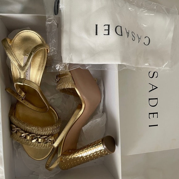 Authentic New CASADEI women’s Gold Sandal - Picture 4 of 6